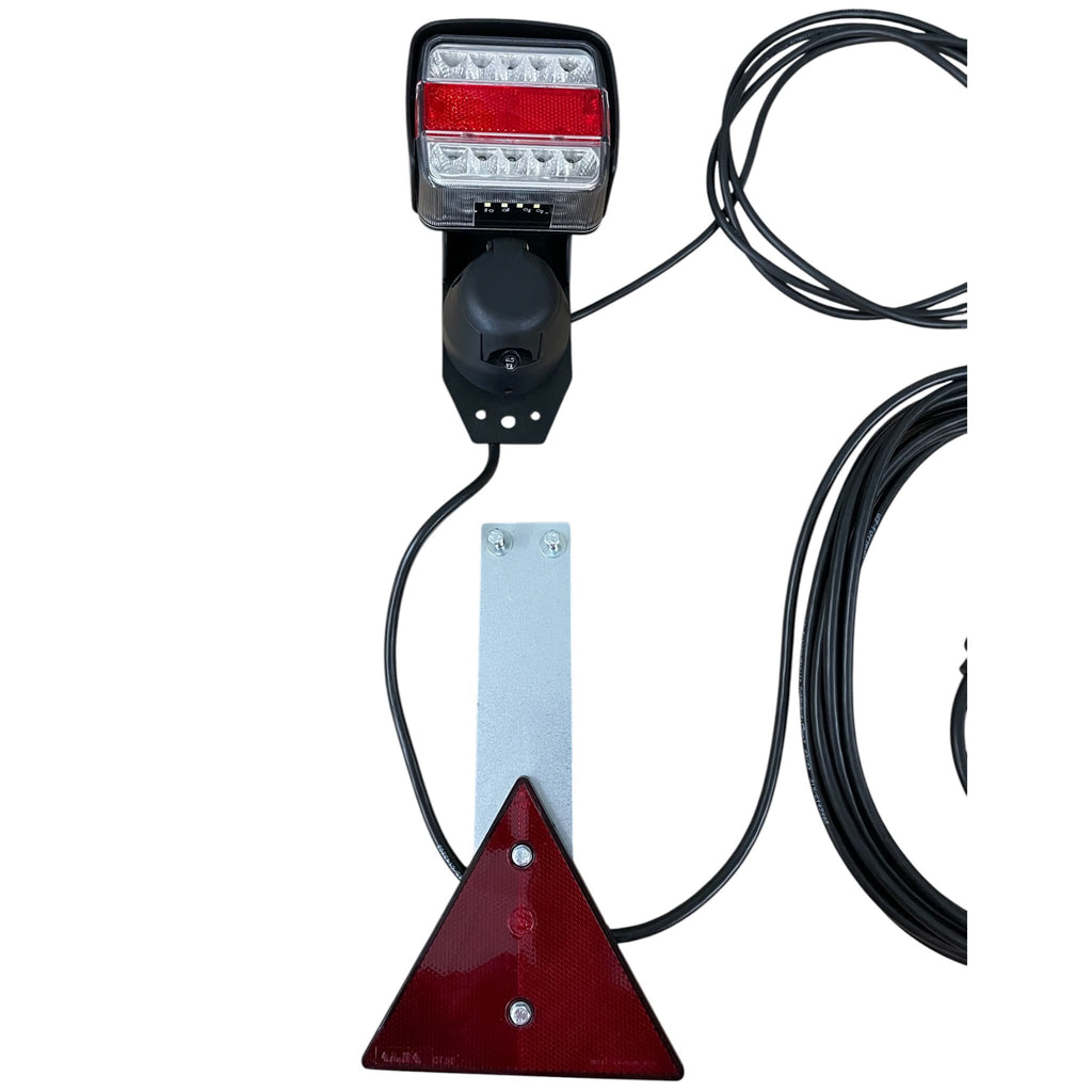 Dreifunktions-Kabelleuchte LED mit Schlagschutzgehäuse, mit Steckdose, mit Kennzeichenhalter, 2x LED-Kammerleuchte, 2x Dreieckreflektoren an Pendelhaltern, Hauptkabel 7,5m, Zwischenkabel 2,2m