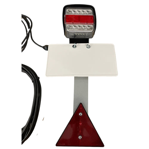 Dreifunktions-Kabelleuchte LED mit Schlagschutzgehäuse, mit Steckdose, mit Kennzeichenhalter, 2x LED-Kammerleuchte, 2x Dreieckreflektoren an Pendelhaltern, Hauptkabel 7,5m, Zwischenkabel 2,2m