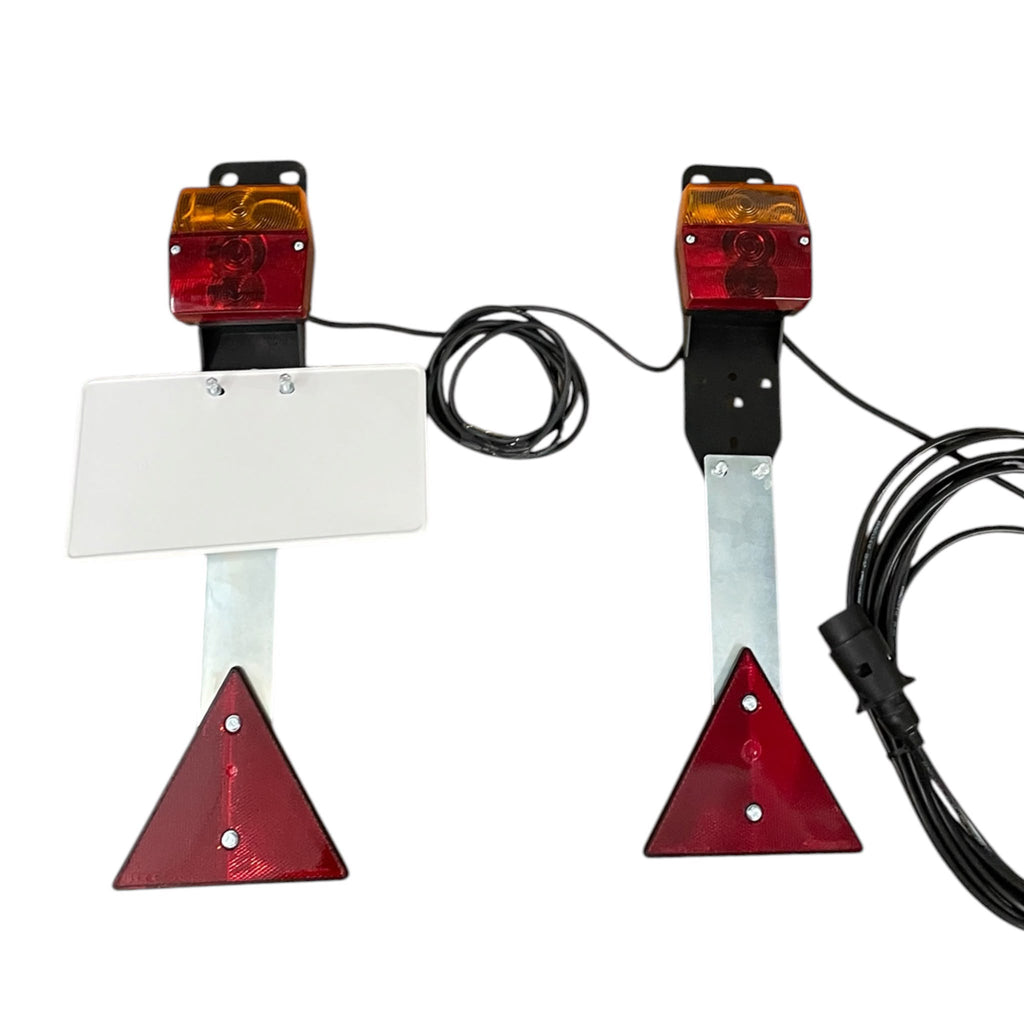 Dreifunktions-Kabelleuchte ohne Steckdose, mit Kennzeichenhalter, 2x Dreifunktionsleuchte (3-Kammer), 2x Dreieckreflektoren an Pendelhaltern, Hauptkabel 7,5m, Zwischenkabel 2,2m