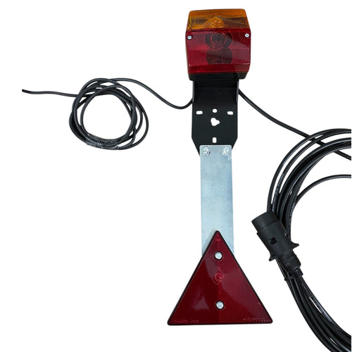 Dreifunktions-Kabelleuchte ohne Steckdose, mit Kennzeichenhalter, 2x Dreifunktionsleuchte (3-Kammer), 2x Dreieckreflektoren an Pendelhaltern, Hauptkabel 7,5m, Zwischenkabel 2,2m